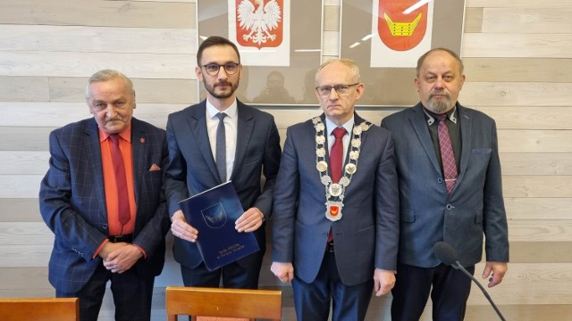 Jakub Skrzypczak oficjalnie został przyjęty do grona radnych RM w Nowym Tomyślu.