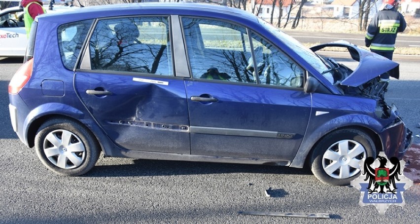Wałbrzych: Kolizja na Świdnickiej. Trzy samochody uszkodzone, jedna osoba w szpitalu
