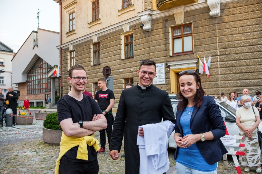 Scena stanęła na Placu Katedralnym, w miejscu, gdzie 34....