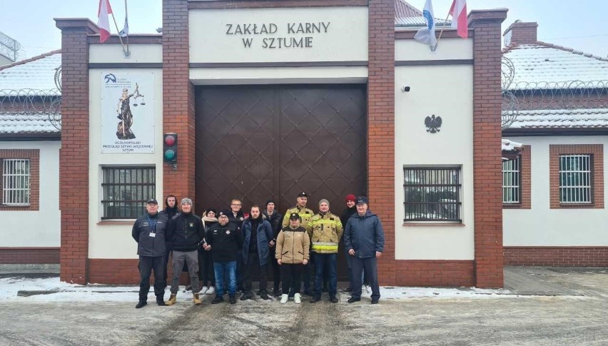 Strażacy z Postolina i Starego Targu odwiedzili Zakład Karny w Sztumie. ZDJĘCIA