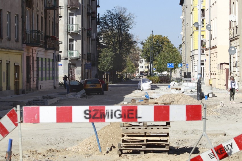 Najdłuższy woonerf w Polsce powstaje na Pogonowskiego w Łodzi [ZDJĘCIA]