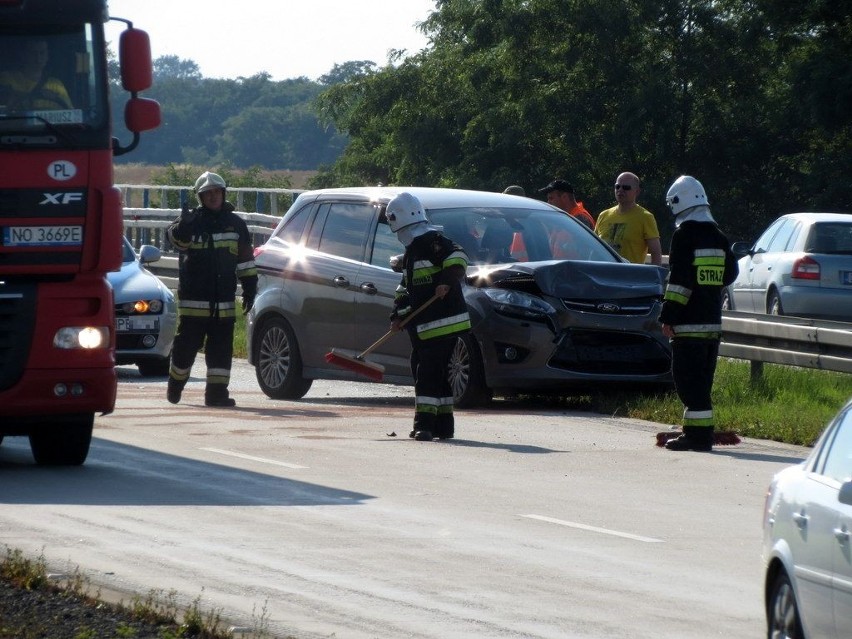 Wrocław: Zderzenie trzech aut i kilometrowe korki na autostradzie A4 (ZDJĘCIA)