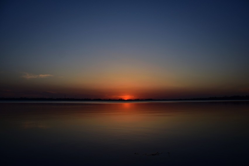 Zachód słońca nad Dużym Jeziorem w Żninie.