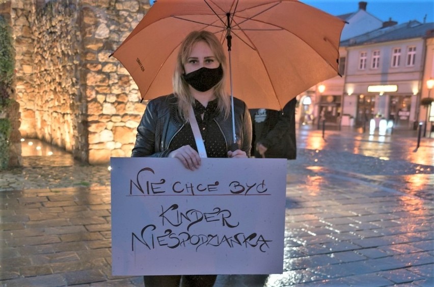 Strajk kobiet w Olkuszu. Zobaczcie hasła protestujących
