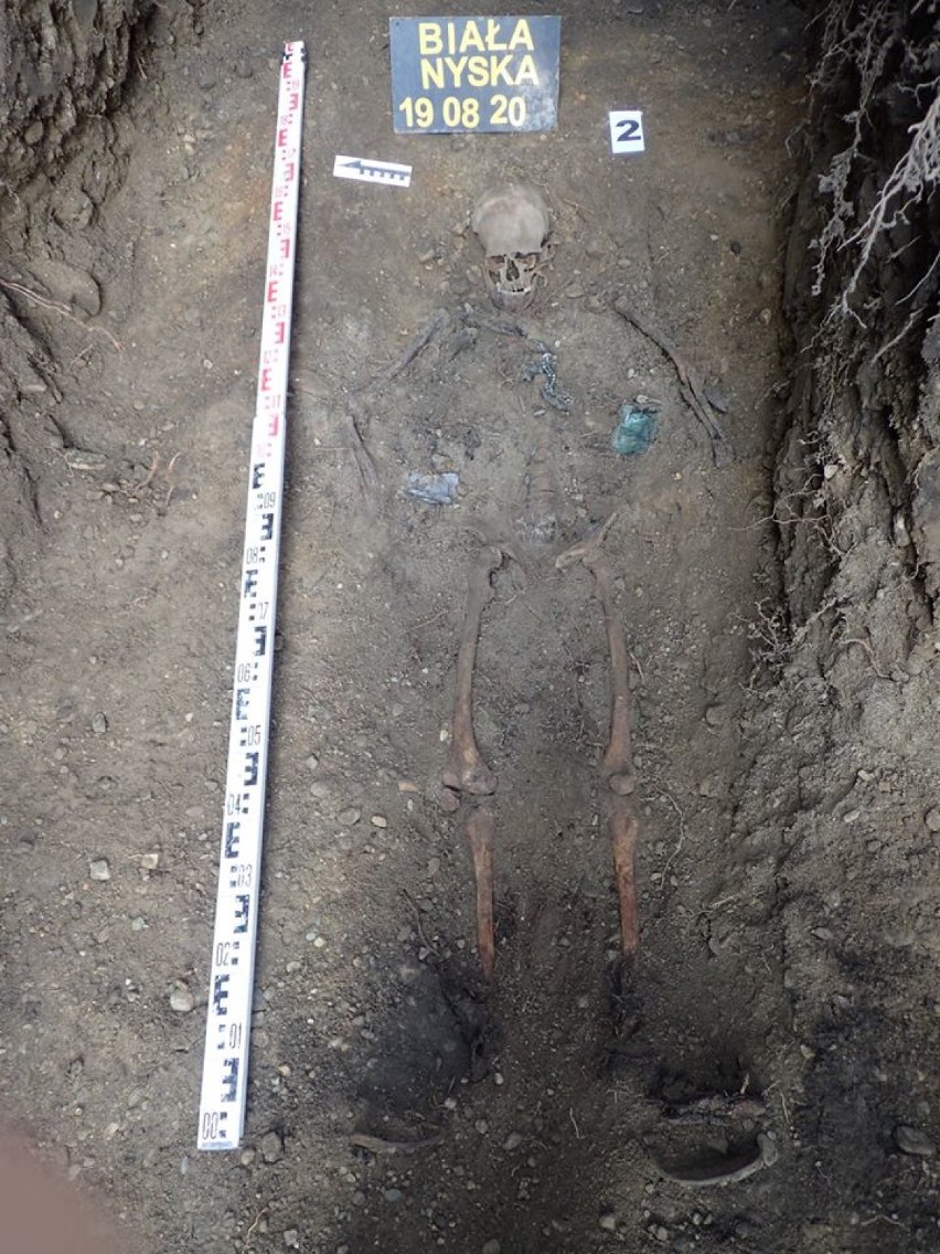 Znów ekshumacje w Białej Nyskiej. Archeolodzy znaleźli kolejny wojenny grób