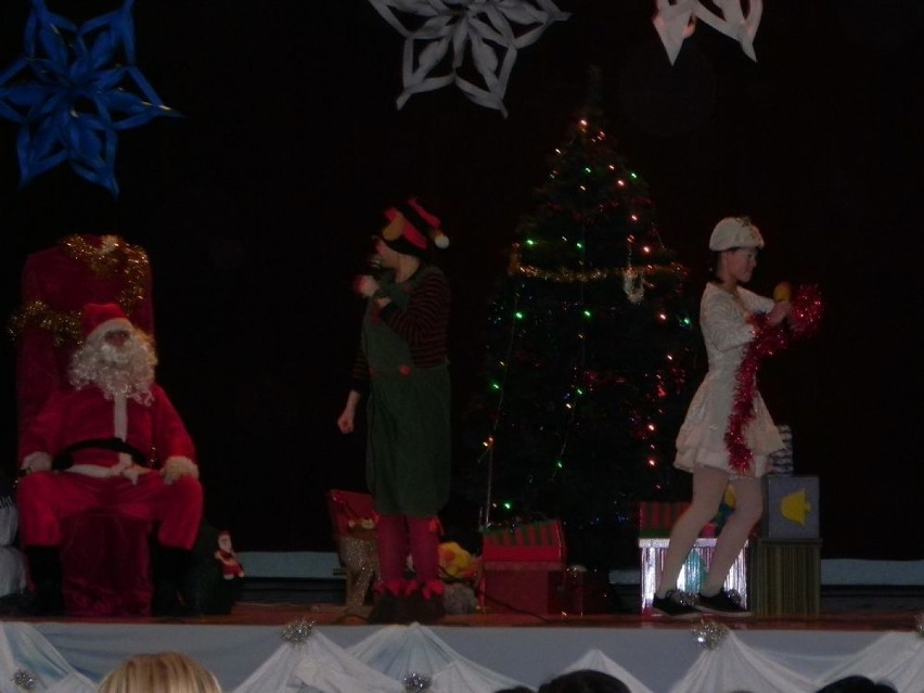 Świętemu Mikołajowi towarzyszyła śnieżynka Anastazja i elf...
