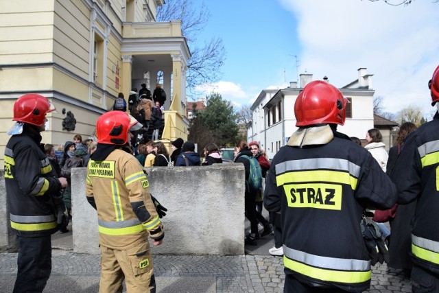 Ewakuacja szkoły plastycznej w Opolu