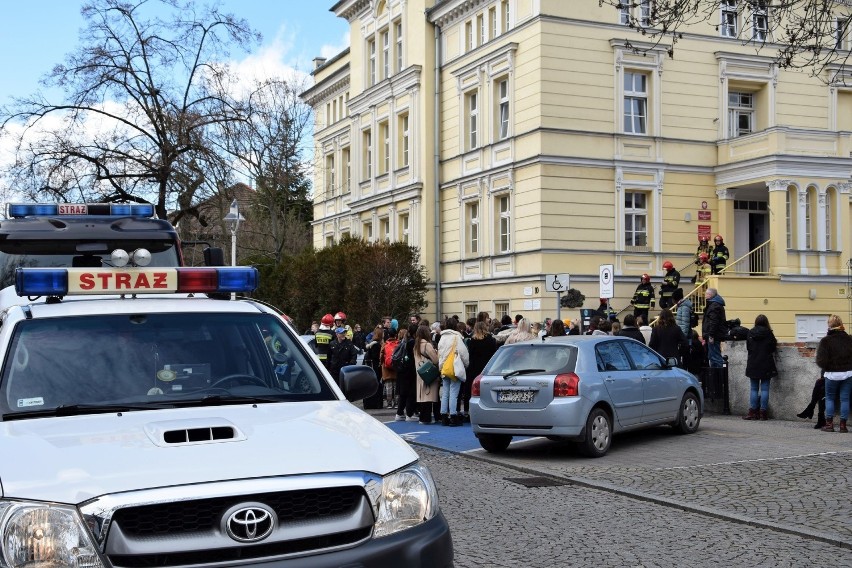 Ewakuacja szkoły plastycznej w Opolu