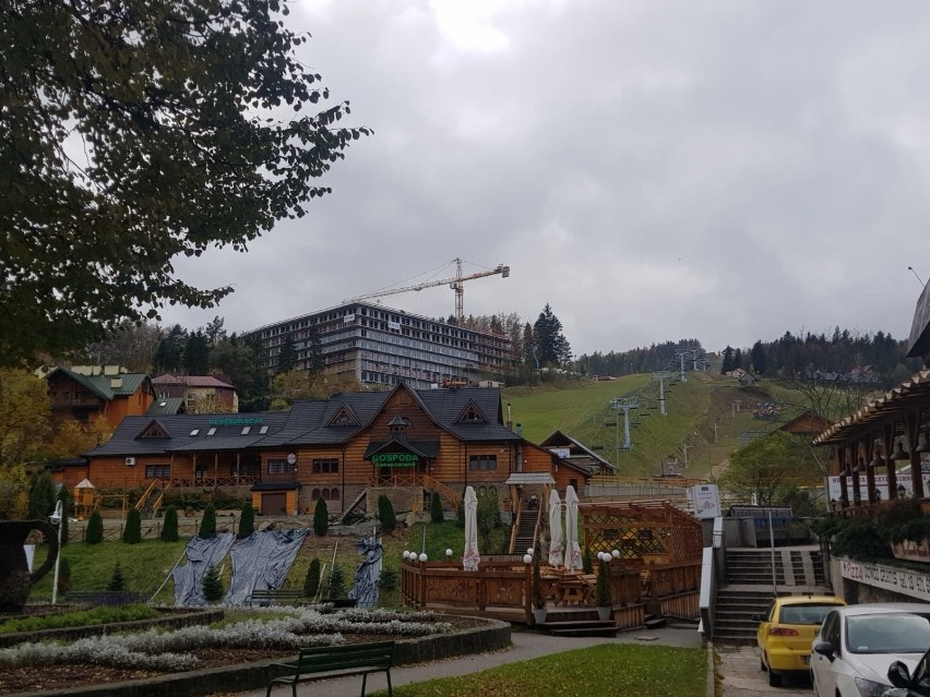 Krynica-Zdrój. Budują pierwszy pięciogwiazdkowy hotel w uzdrowisku, przy stoku narciarskim Henryk, u podnóża Góry Krzyżowej [ZDJĘCIA]