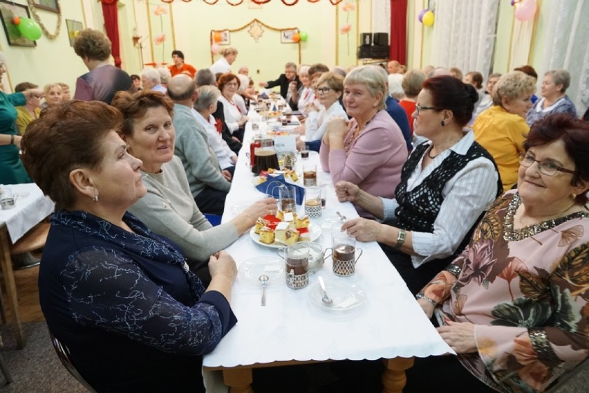 Sycowscy seniorzy spotkali się na tradycyjnym opłatku (GALERIA)