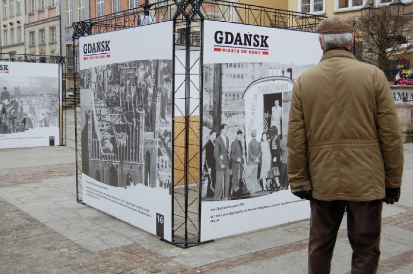 Wystawa na Długim Targu. "Gdańsk Miasto od nowa" - ZOBACZ dokument zniszczonego miasta [ZDJĘCIA]