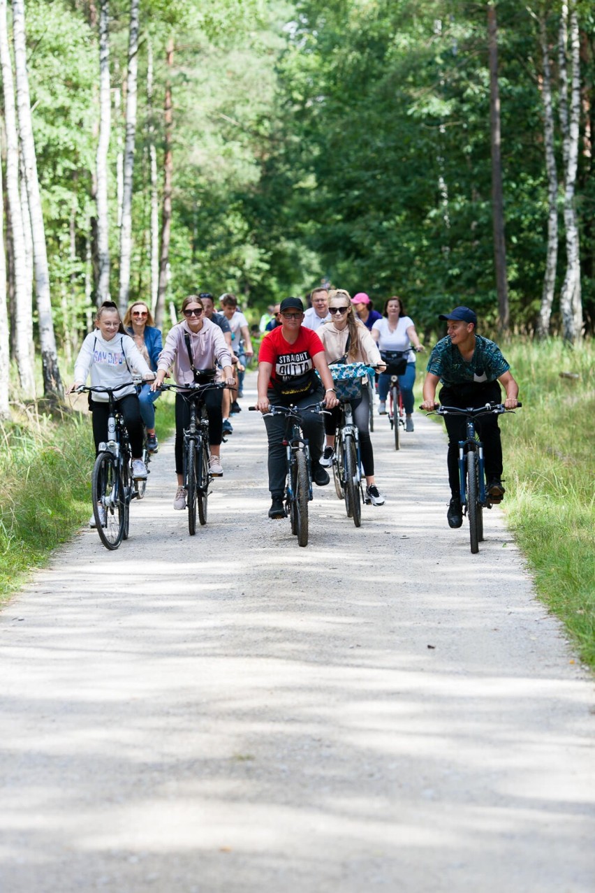 Akcja kwiatowo-rowerowo w Wolborzu: rajd do osady leśnej w...