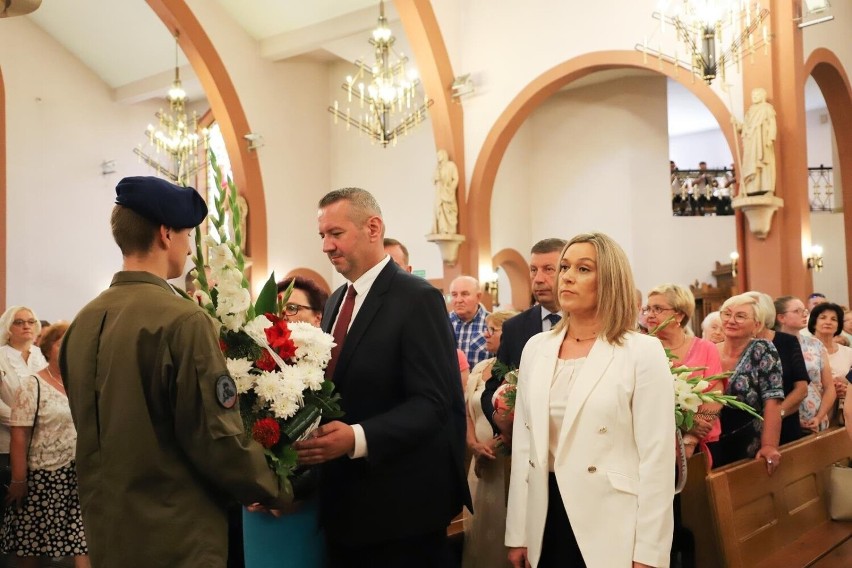 Święto Wojska Polskiego w Ostrołęce, 15.08.2022. Miejskie uroczystości na cmentarzu i w kościele