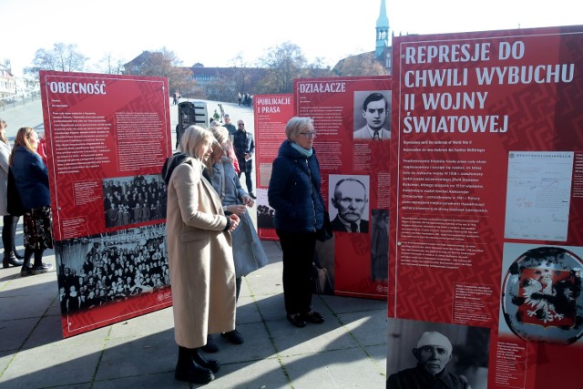 Otwarcie nowej wystawy na placu Solidarności: "Jesteśmy Polakami"