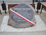 Odsłonięto kamień z inskrypcją poświęconą Wiesławowi Jedlińskiemu, malborskiemu kronikarzowi