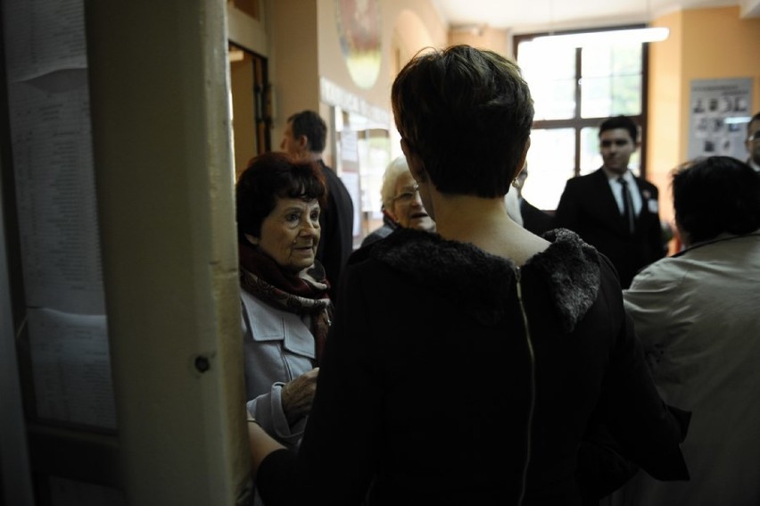 Oleśnica: Absolwenci ILO zwiedzili szkolne mury i powrócili do ławek (ZDJĘCIA) 