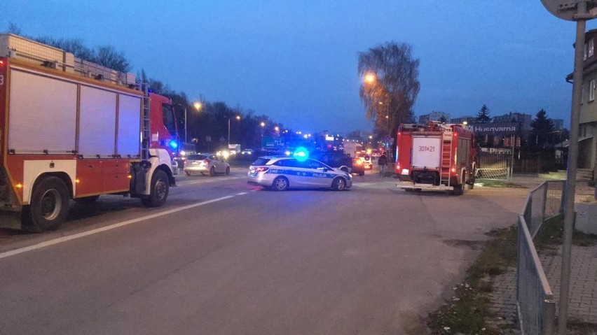 Zderzenie trzech aut w Kielcach, tworzyły się gigantyczne korki (WIDEO, ZDJĘCIA)