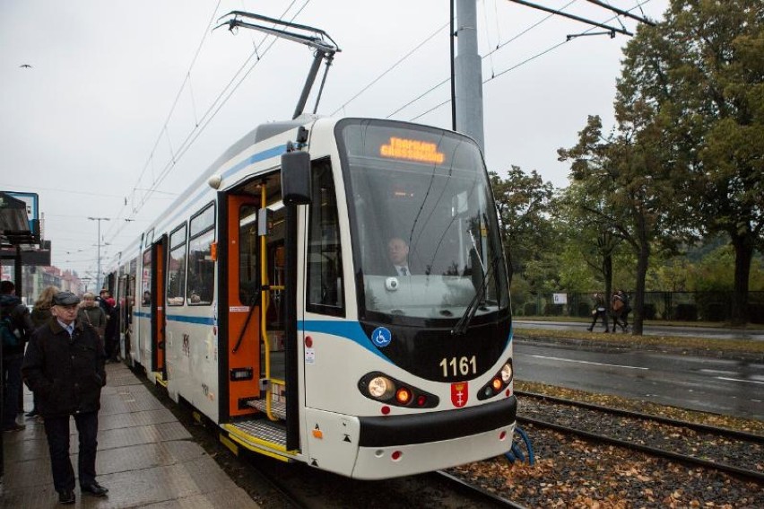 Niebieski tramwaj Grassa na ulicach Gdańska [ZDJĘCIA]
