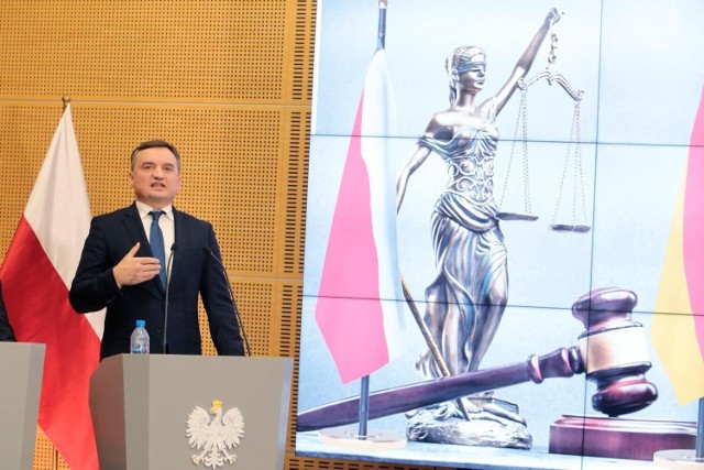 Prokurator Generalny Zbigniew Ziobro podkreślił, że sąd II instancji dokonał nieprawidłowej oceny okoliczności obciążających, jak też w nienależyty sposób je ocenił