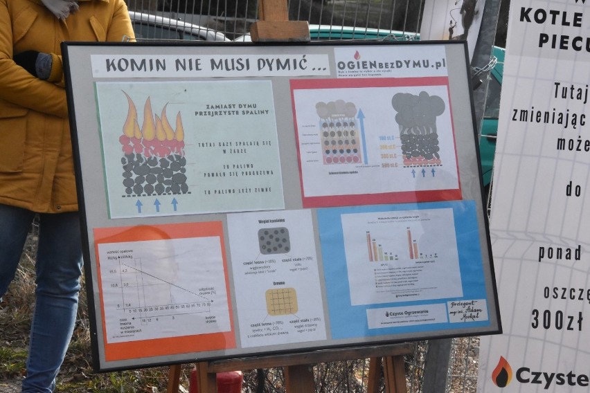 Szamotuły. Pokaz rozpalania w piecu na targowisku miejskim [ZDJĘCIA]