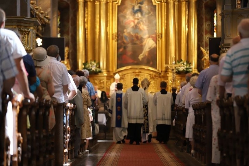 Biskup Jan Piotrowski poświęcił odnowione organy w Bazylice Katedralnej w Kielcach. Pięknie zabrzmiały podczas sumy odpustowej [ZDJĘCIA]