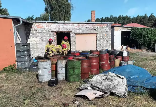 Próba podrzucenia odpadów w beczkach w Lesznie. Namierzono sprawcę