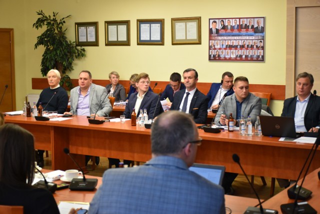 Podczas listopadowej sesji rady miejskiej w Zawierciu radni nie przyjęli projektu uchwały, która miała wzmocnić budżet OSiR w Zawierciu o kwotę 220 tys. złotych.