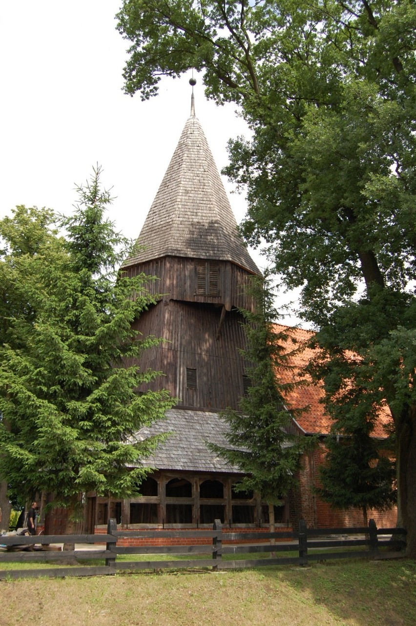 Kościół parafialny pw. św. Jadwigi Królowej w Kmiecinie