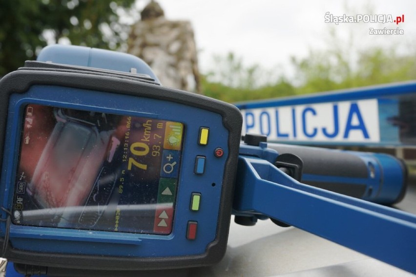 Zawierciańska policja podsumowała działania "Prędkość" na drogach powiatu zawierciańskiego. 79 wykroczeń, 3 zatrzymane prawa jazdy 