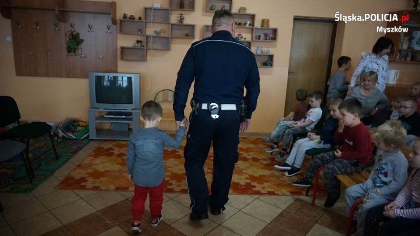 Myszków: Policja odwiedziła przedszkole i szkołę podstawową w Przybynowie [ZDJĘCIA]