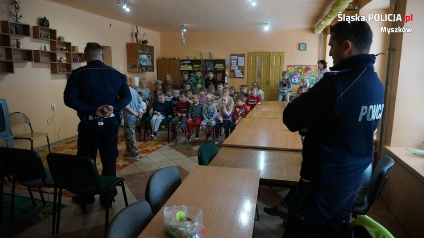 Myszków: Policja odwiedziła przedszkole i szkołę podstawową w Przybynowie [ZDJĘCIA]