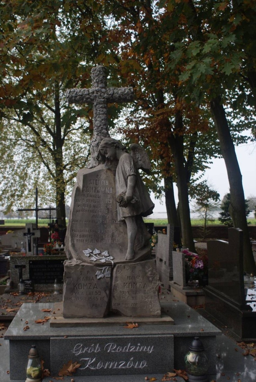Cmentarz przy Sanktuarium Matki Bożej Księżnej Sieradzkiej w...
