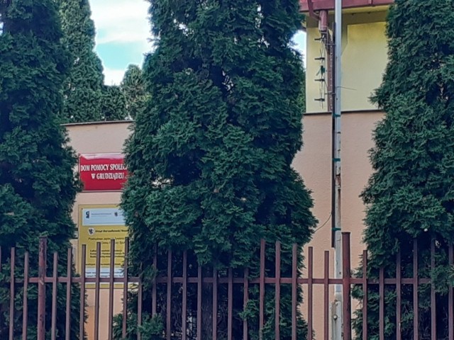 Dom Pomocy Społecznej przy ul. Parkowej w Grudziądzu. Po raz drugi wykryto zakażenie koronawirusem u pracowników tej placówki.