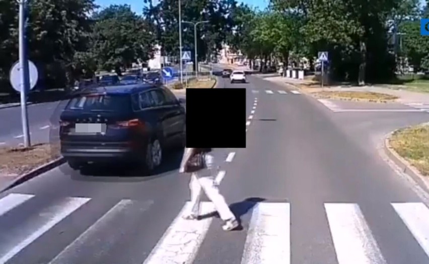 Niebezpieczna sytuacja na pasach w Szczecinku. Kierowcy i piesi - uważajcie! [wideo]