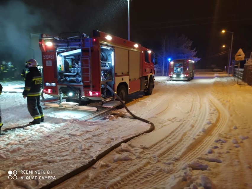 Nocna akcja straży pożarnej. Spłonął zakład w Twardogórze (ZDJĘCIA) 