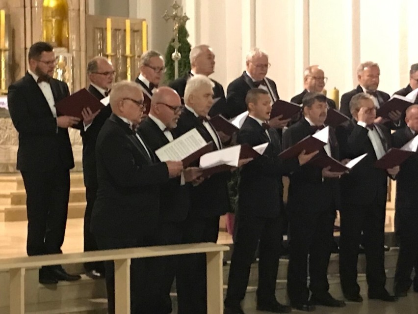 Jubileuszowy koncert chóru męskiego "Słowiki 60". 15-lecie istnienia chóru       
