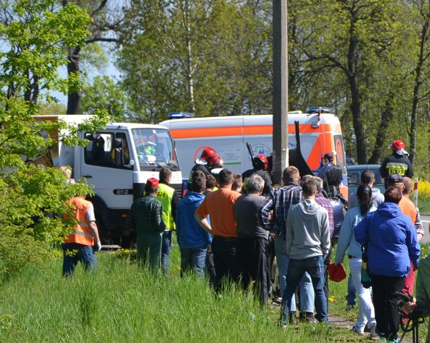 Groźny wypadek na DK 55. Na skrzyżowaniu do Kościeleczek zderzyły się dwa auta