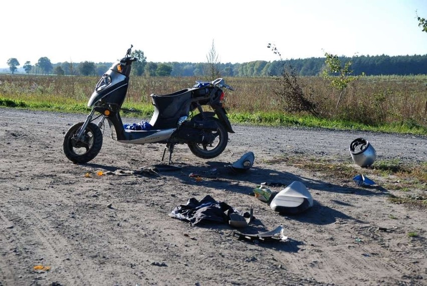 Stare Adolfowo - Fiat zderzył się ze skuterem. Kierowca jednośladu w szpitalu