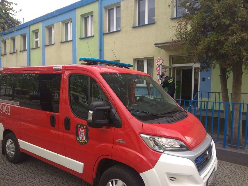 Miasto Sieradz otwiera przedszkola. Strażacy dostarczają płyny dezynfekujące do placówek[FOTO]