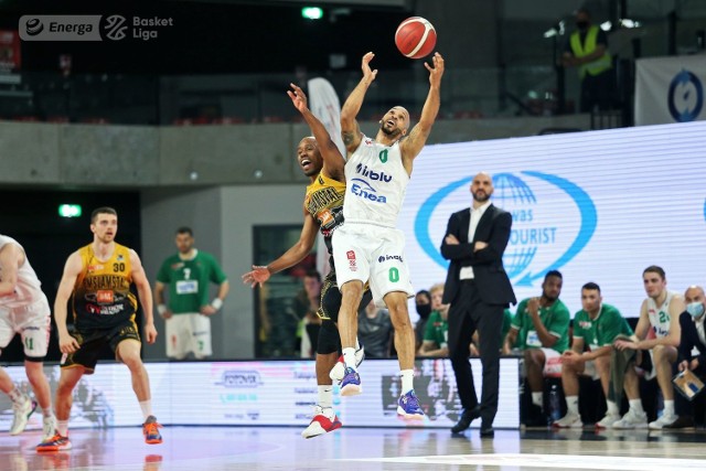 Koszykarze Enei Zastalu BC Zielona Góra w finale play off Energa Basket Ligi przegrywają 1:2 ze Stal Ostrów Wlkp.