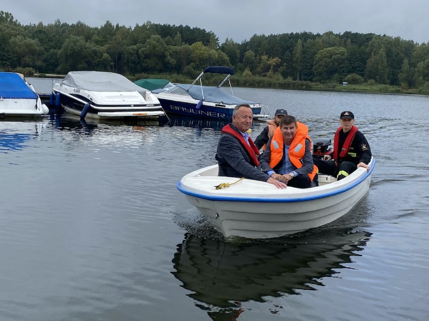 OSP w Lubiaszowie ma nową łódź motorową. Motorówka będzie...