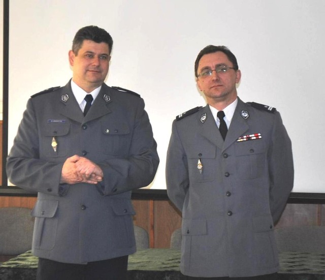 Od lewej: nadkom. Bartosz Magryta i podinsp. Mirosław Kiecak