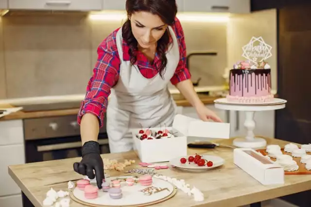 Któż z nas nie ma pięknych wspomnień związanych ze świątecznymi wypiekami? Smak ciastek czy tortów często wspominamy bardzo długo, a ich smak pamiętamy nawet po wielu latach