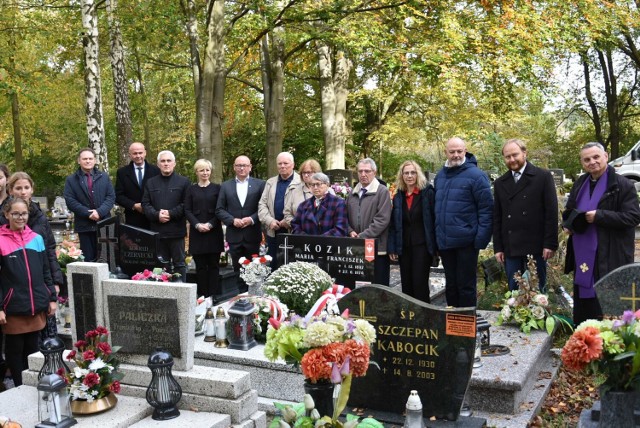 24 października w Piasku oznaczono grób Franciszka Kozika.