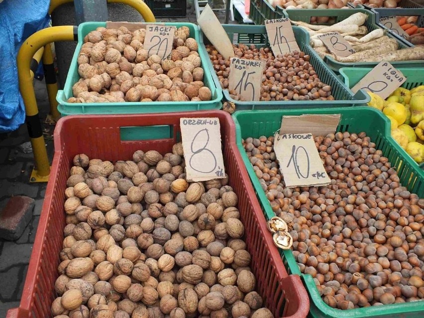 Sobota 22 października na targowisku w Starachowicach. Jakie ceny owoców i warzyw? Zobacz zdjęcia 