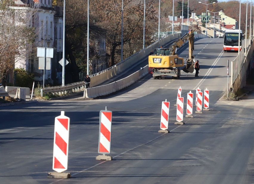 Trwa przebudowa odcinka ulicy Słowackiego w Radomiu. Na drodze pracuje ciężki sprzęt. Zobaczcie najnowsze zdjęcia