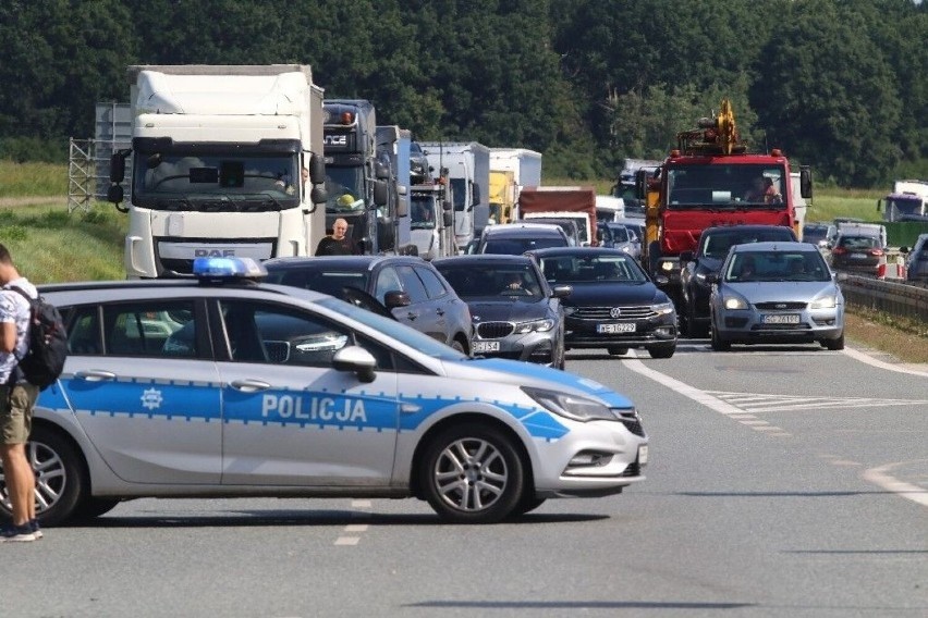 Wypadek pięciu samochodów na łączniku autostradowej...