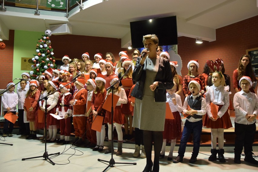 Koncert kolęd i pastorałek uczniów SP nr 3 w Miastku (WIDEO, FOTO)