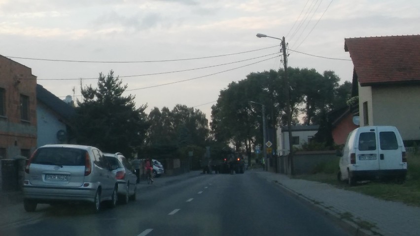 Krotoszyn: Traktorzysta zgubił baloty słomy [ZDJĘCIA]