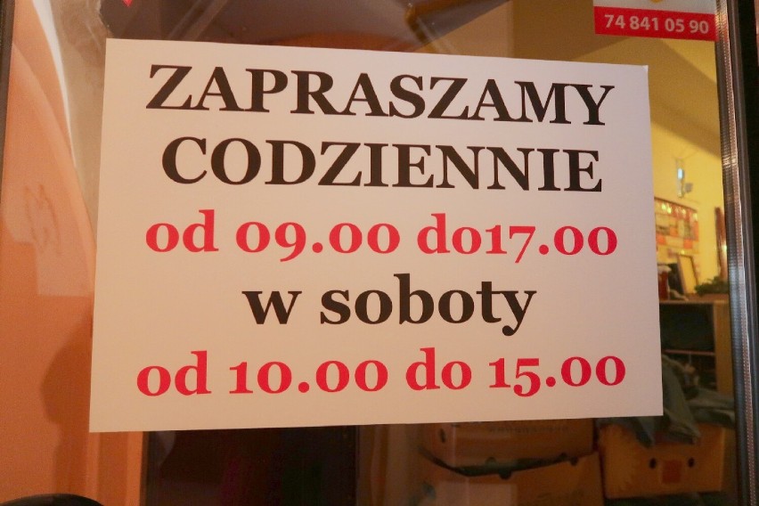 Sklep charytatywny w Wałbrzychu: Kupuj za grosze i pomagaj innym! [ZDJĘCIA i CENY]